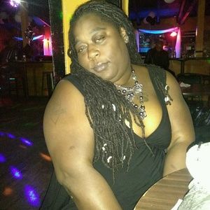 Meet your Posher, Larissa